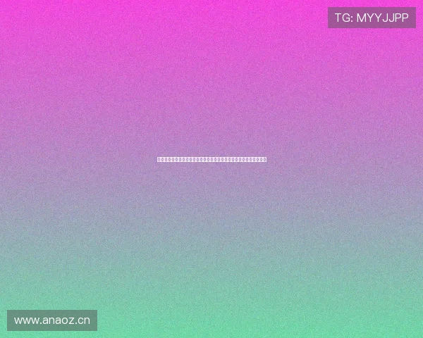 沙滩上发现透明果冻般圆形神秘生物引发游客好奇与讨论持续关注热议